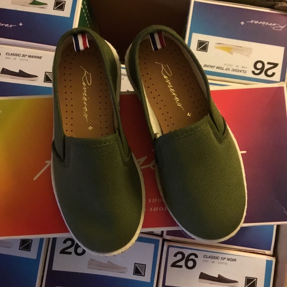 Child’s new Rivieras khaki green loafers 9.5 26